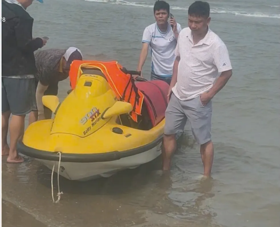 Thanh Hóa: Xử lý triệt để mô tô nước hoạt động trái phép tại bãi biển Sầm Sơn- Ảnh 3. Thanh Hóa: Xử lý triệt để mô tô nước hoạt động trái phép tại bãi biển Sầm Sơn- Ảnh 3.