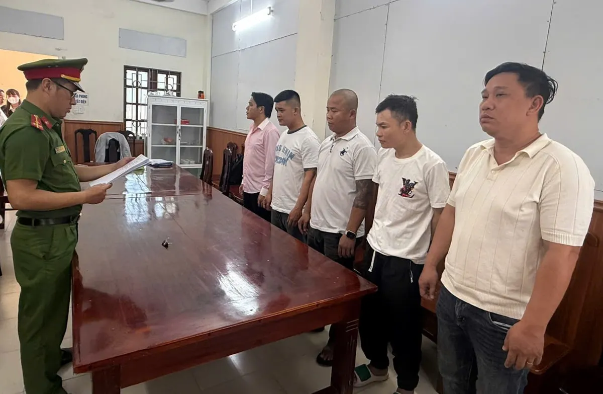 Nhóm xe ôm dàn cảnh cướp tài sản của 2 du khách nước ngoài ở Hội An sa lưới - Ảnh 1.