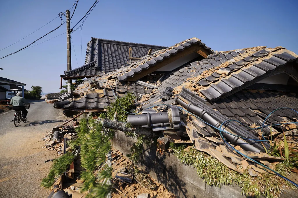 Nhật Bản sơ tán giai đoạn 2 tại vùng động đất ở Kumamoto- Ảnh 1.