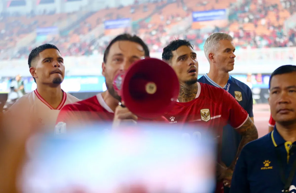 CĐV Indonesia đ&ograve;i sa thải HLV John Herdman sau thất bại 0-3 trước ĐT Việt Nam- Ảnh 4.