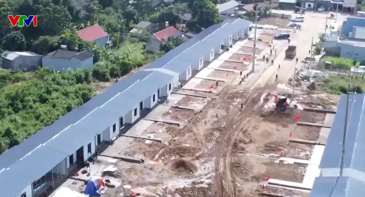 Bàn giao 24 căn nhà cho người dân vùng lũ Mường Than vào 5/8 - Ảnh 1.