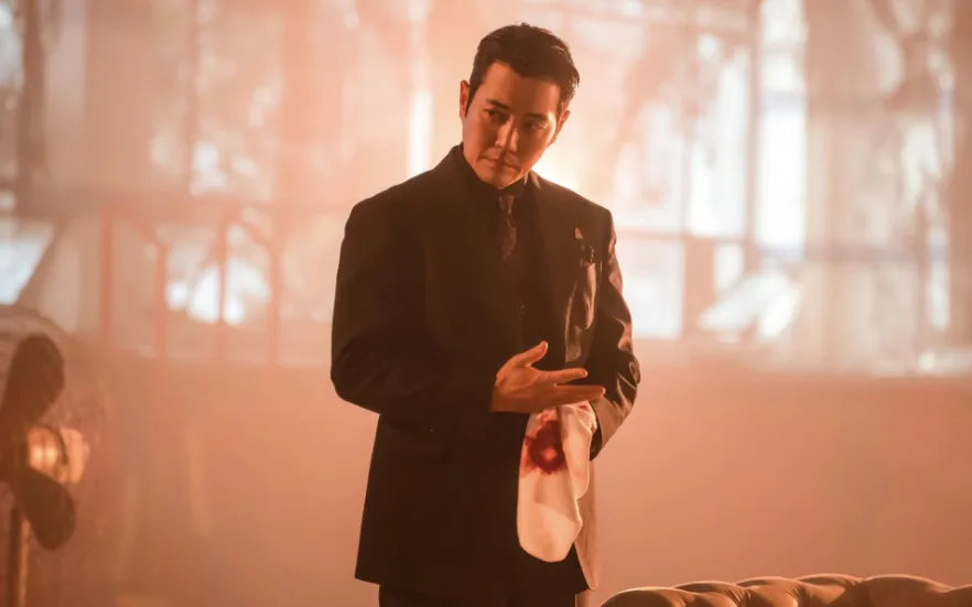 Tạo hình của Joo Sang-wook trong "Agent Kim Reactivated"  (Ảnh: SBS/Netflix)