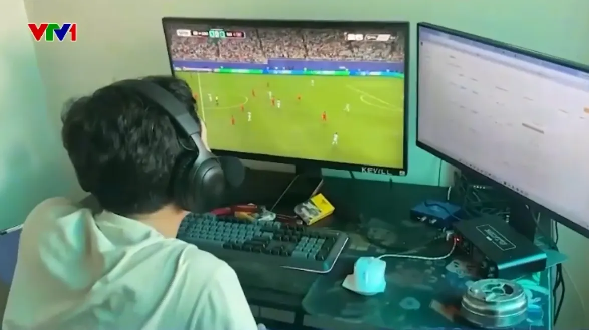Phá đường dây phát sóng lậu bóng đá Lương Sơn TV, lôi kéo người xem đánh bạc, bắt 16 đối tượng - Ảnh 1.