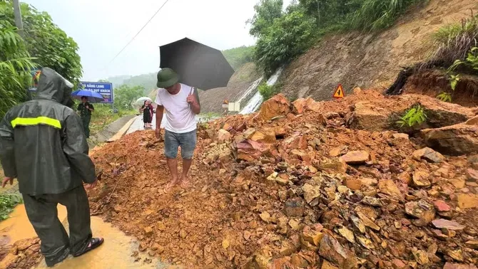 Tuyên Quang bổ sung hơn 11 tỷ đồng khắc phục sạt lở do mưa lũ - Ảnh 1.