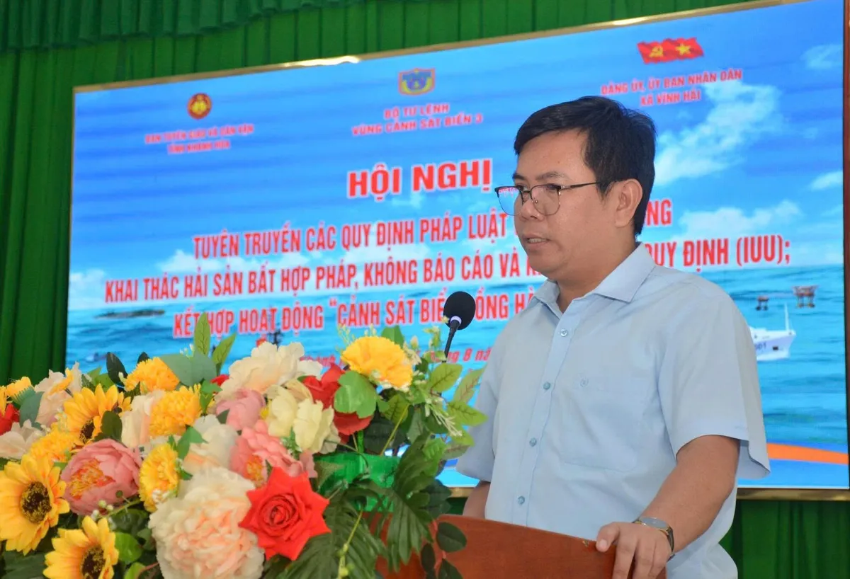 Cảnh sát biển đồng hành cùng ngư dân chống khai thác IUU - Ảnh 2.