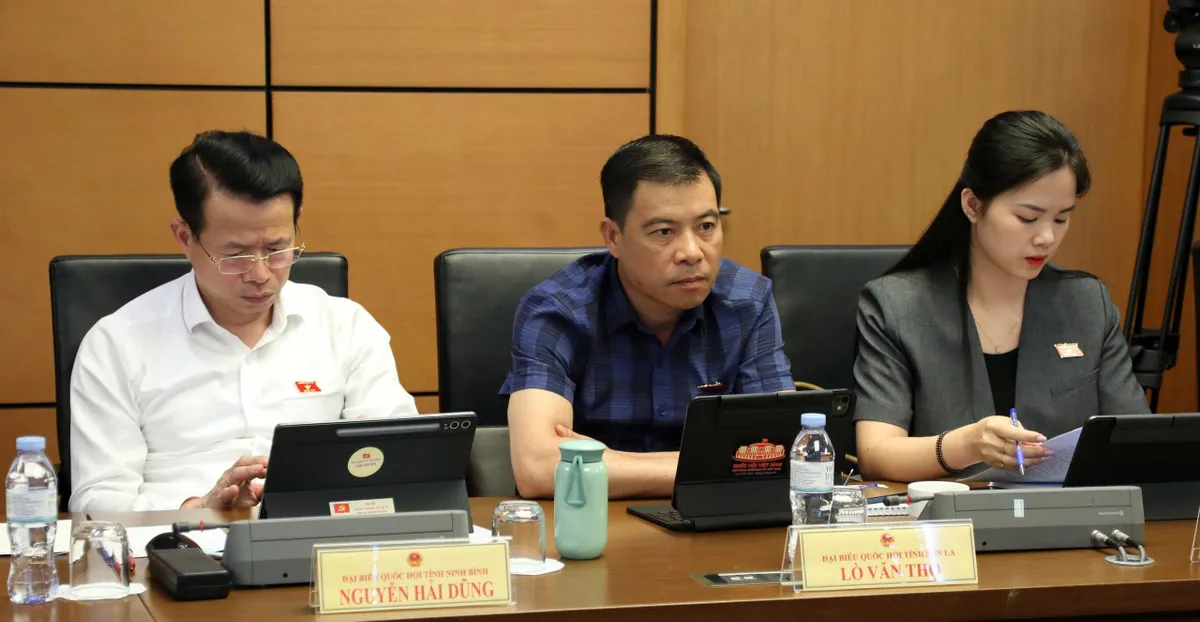 Ho&agrave;n thiện h&agrave;nh lang ph&aacute;p l&yacute; để bảo vệ người lao động v&agrave; th&uacute;c đẩy chuyển đổi số - Ảnh 3.
