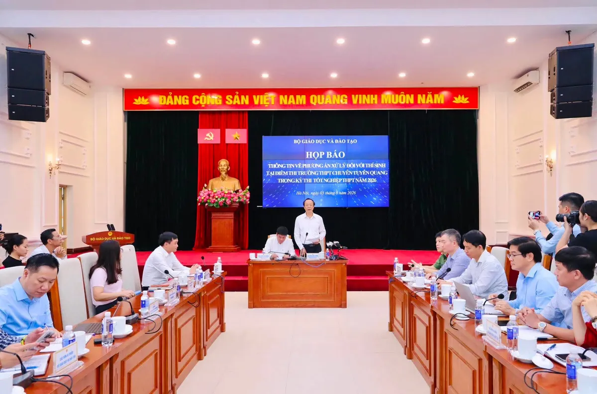Vụ 147 điểm 10 môn Toán tại Trường THPT chuyên Tuyên Quang: Khởi tố 29 bị can - Ảnh 1.