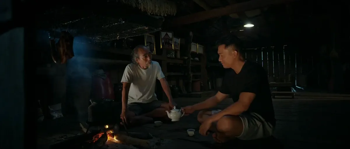 Trời cao nguyên xanh - Tập 19: Tuấn và Y Liên hóa giải hiểu lầm, ông Lok lộ rõ mưu đồ dùng tiền thao túng người dân- Ảnh 8.