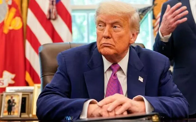 Tổng thống Mỹ Donald Trump tại Phòng Bầu dục hồi tháng 6-2025 - Ảnh: REUTERS