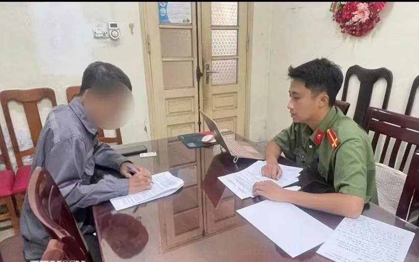 Ông N.N.T làm việc tại cơ quan Công an. (Ảnh: TTXVN phát)