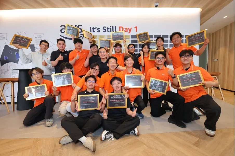 Sinh viên Việt Nam xuất sắc giành hàng loạt giải thưởng tại hackathon AI Đông Nam Á - Ảnh 4.