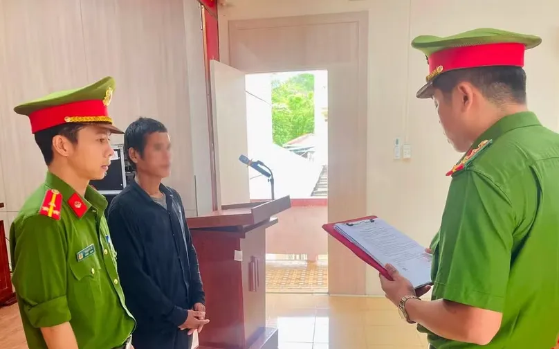 Khởi tố người đi bộ ngược chiều gây tai nạn chết người ở Quảng Trị - Ảnh 1.