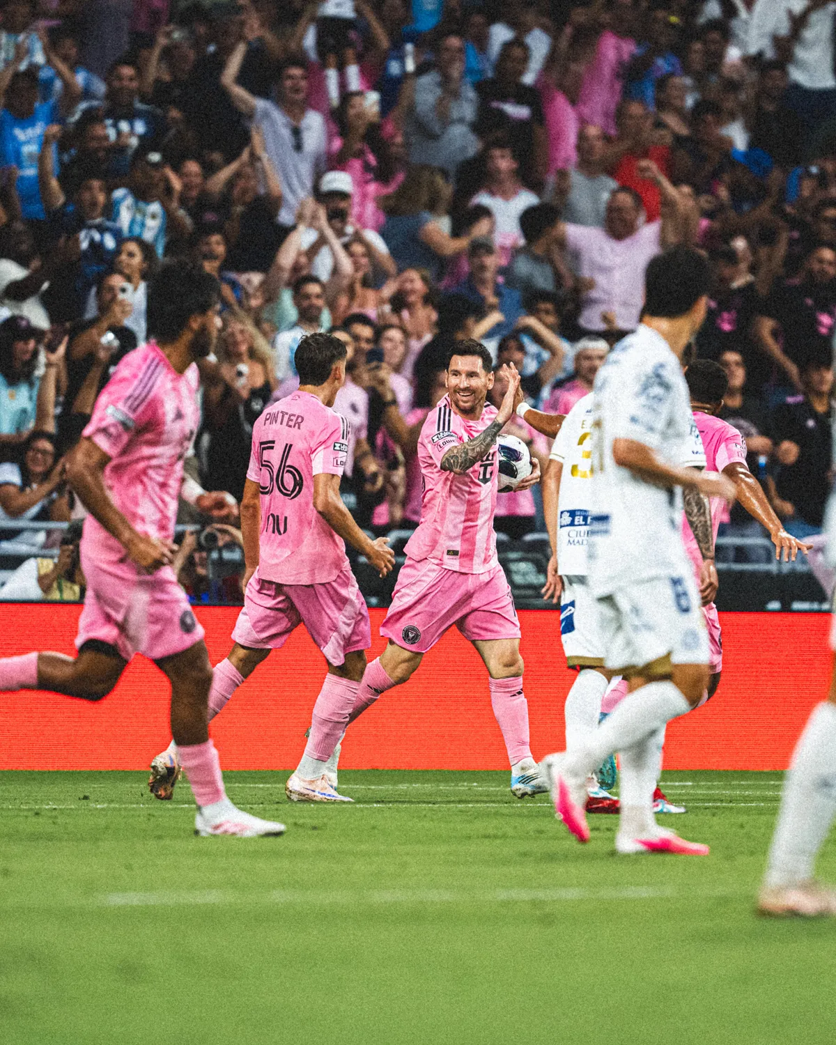 Messi lập cú đúp, Inter Miami ngược dòng thắng trận ra quân Leagues Cup 2026 - Ảnh 1.