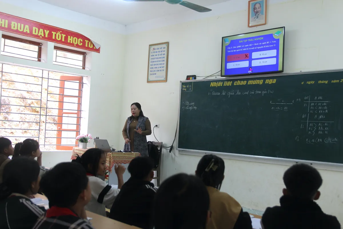 Nghệ An: Hơn 200.000 học sinh được miễn ph&iacute; sử dụng s&aacute;ch gi&aacute;o khoa - Ảnh 1.