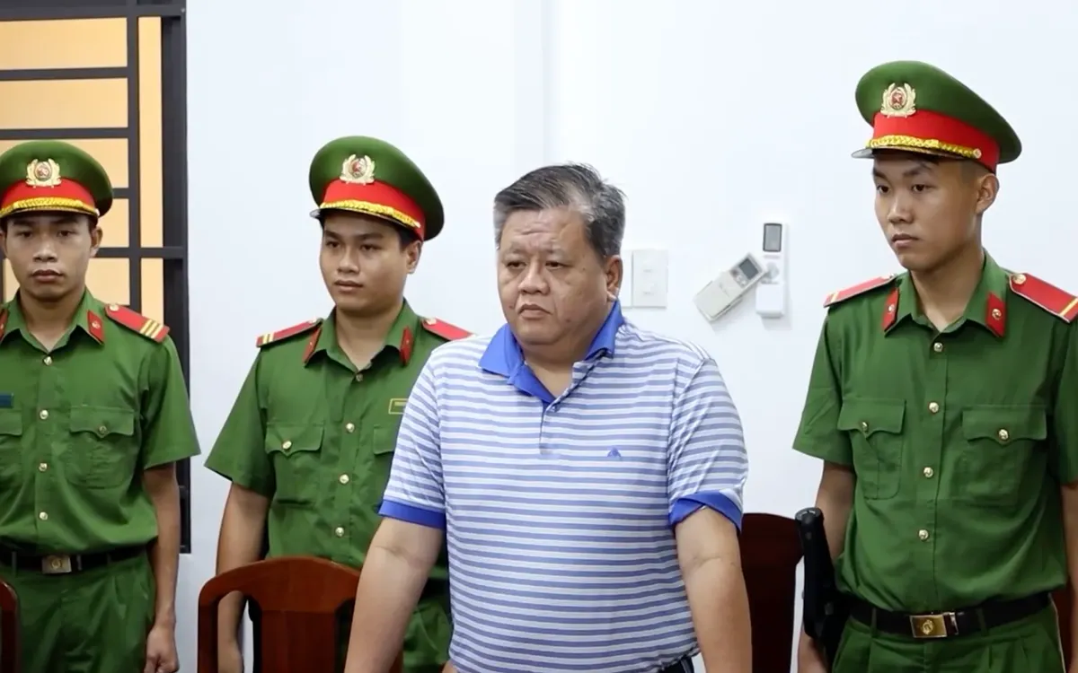 Ông Võ Xuân Trường (Chủ tịch HĐQT Công ty Mekolor) tại cơ quan Công an. (ảnh: Công an Cần Thơ)