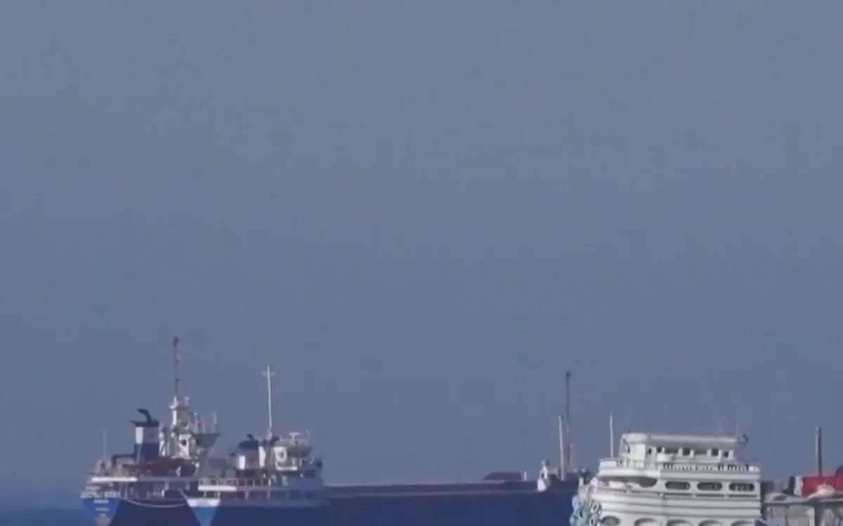 Iran, Oman đạt thỏa thuận về tuyến h&agrave;ng hải qua eo biển Hormuz- Ảnh 1.