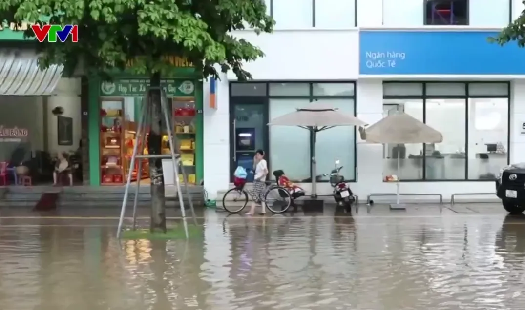 Sạt lở Quốc lộ 6 ở Sơn La, hơn 40 hộ dân vùng nguy hiểm phải di dời - Ảnh 2.