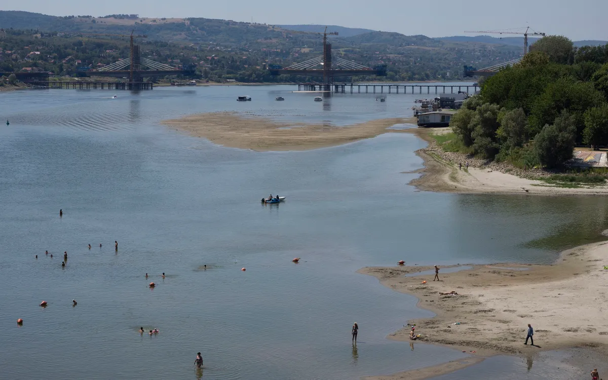 Mực nước sông Danube giảm mạnh do thời tiết nắng nóng, tại Novi Sad, Serbia, ngày 4/8/2026. (Ảnh: Reuters)