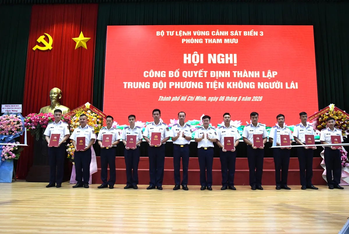 Bộ Tư lệnh V&ugrave;ng Cảnh s&aacute;t biển 3 c&ocirc;ng bố Quyết định th&agrave;nh lập Trung đội Phương tiện kh&ocirc;ng người l&aacute;i - Ảnh 2.