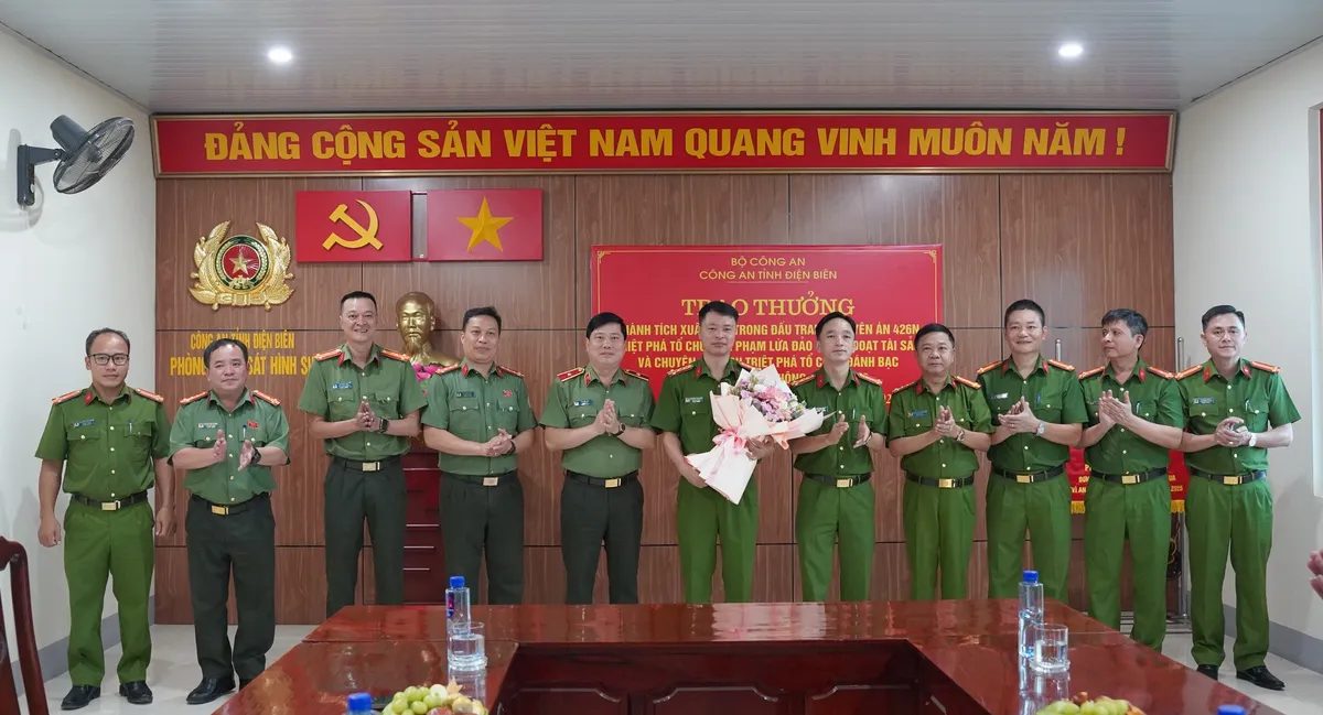 Bóc gỡ 2 tổ chức tội phạm lừa đảo xuyên quốc gia, bắt 171 người - Ảnh 7.