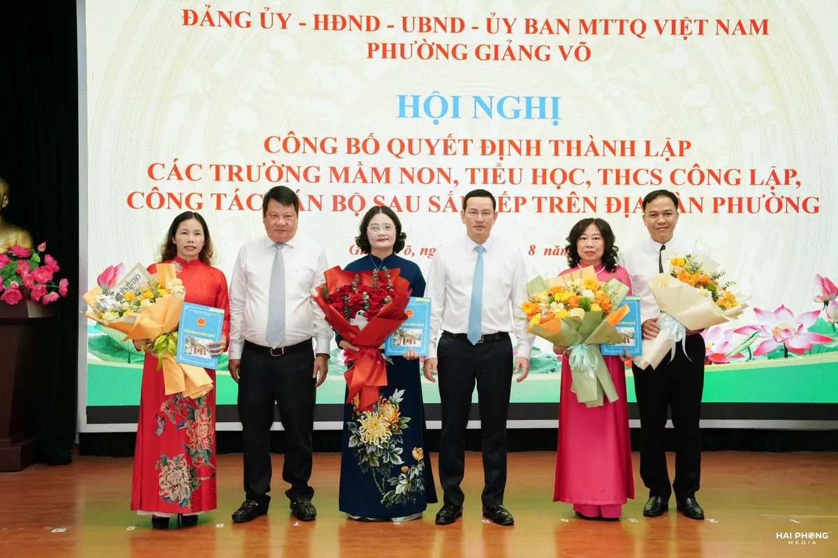 Công bố quyết định thành lập trường THCS Giảng Võ mới - Ảnh 1.