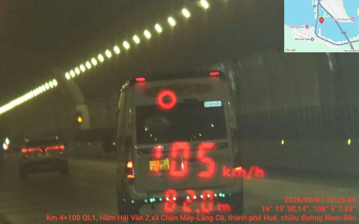 Xe khách chạy 105 km/h trong hầm Hải Vân. Ảnh: Cục CSGT