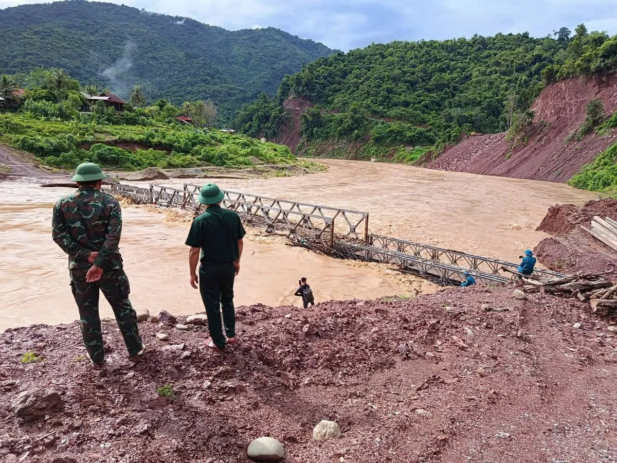 Nghệ An: Mưa lớn gây ngập lụt, chia cắt nhiều khu vực ở miền núi - Ảnh 2.