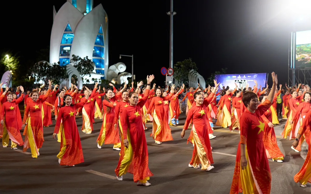 Đề cử UNESCO ghi danh áo dài là Di sản văn hóa phi vật thể. Ảnh: Đặng Hiếu