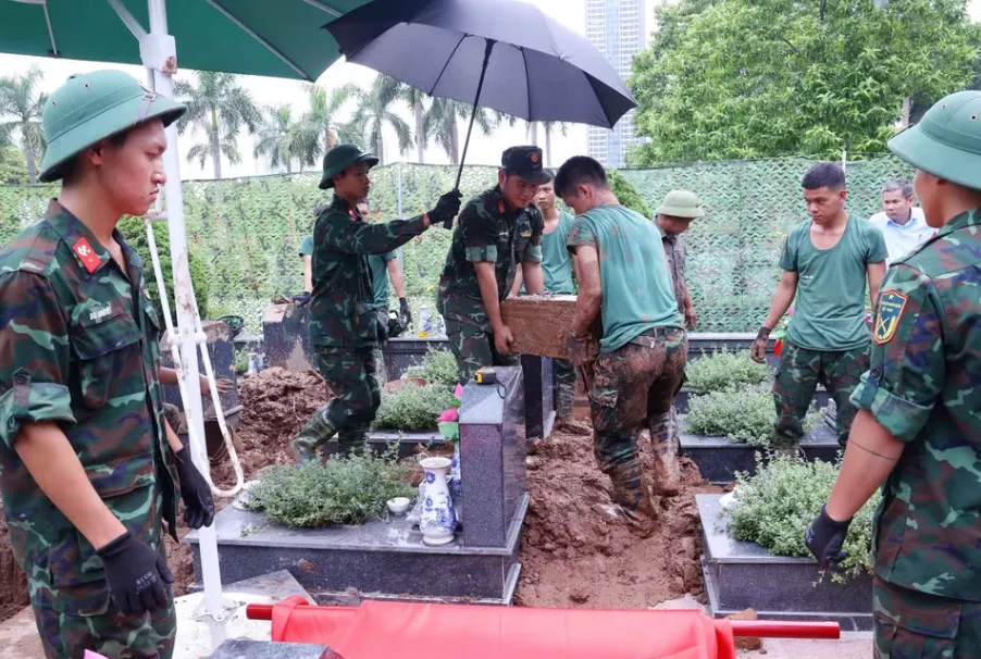 Hà Nội lấy mẫu hài cốt liệt sĩ tại Nghĩa trang Mai Dịch - Ảnh 2.