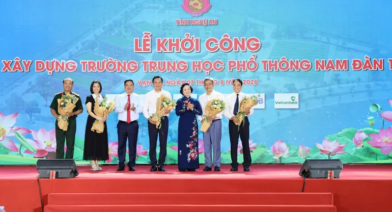 Khởi công Trường THPT Nam Đàn 1, Phó Thủ tướng Phạm Thị Thanh Trà kỳ vọng môi trường giáo dục chất lượng cao, nhân văn - Ảnh 3.