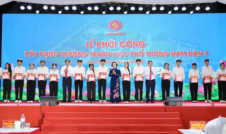 Khởi công Trường THPT Nam Đàn 1, Phó Thủ tướng Phạm Thị Thanh Trà kỳ vọng môi trường giáo dục chất lượng cao, nhân văn - Ảnh 4.
