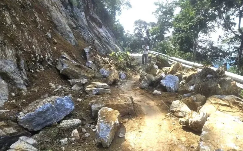 Tuy&ecirc;n Quang khẩn trương khắc phục sạt lở tr&ecirc;n c&aacute;c tuyến giao th&ocirc;ng - Ảnh 4.