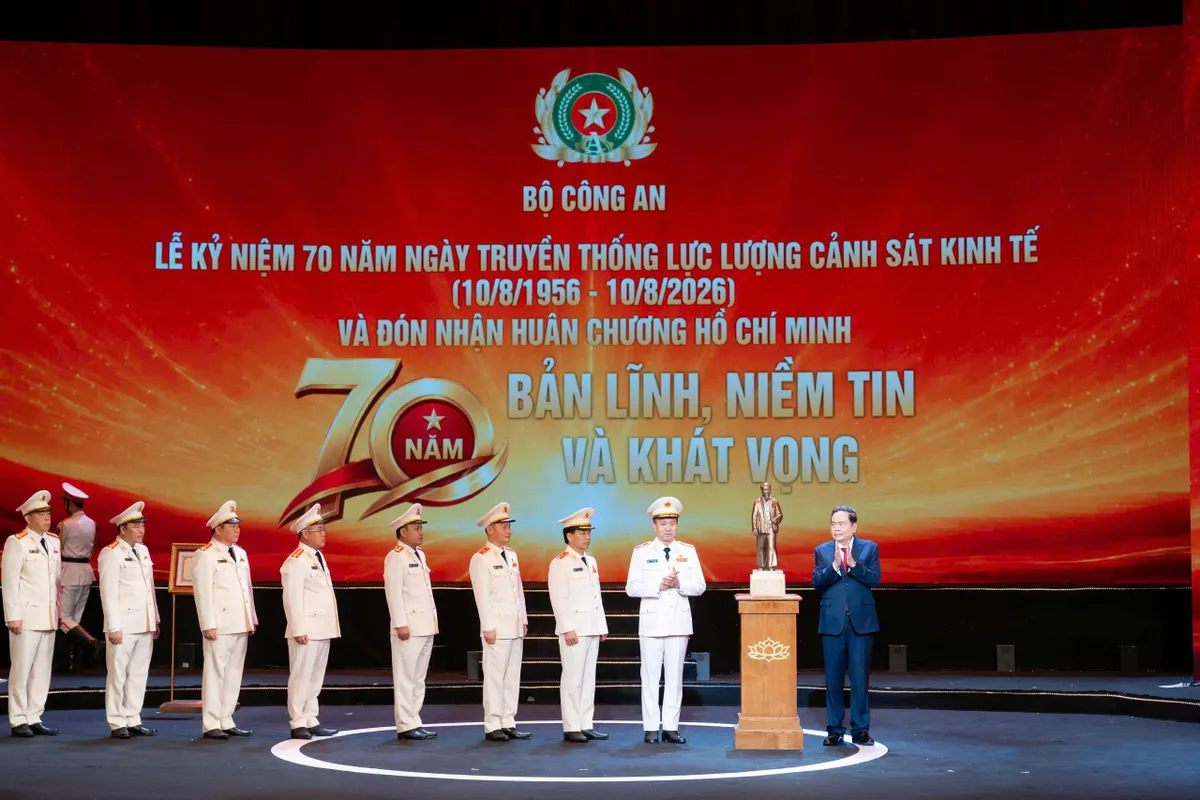 Chủ tịch Quốc hội: Lực lượng Cảnh s&aacute;t kinh tế n&acirc;ng cao năng lực điều tra số, truy vết d&ograve;ng tiền - Ảnh 5.
