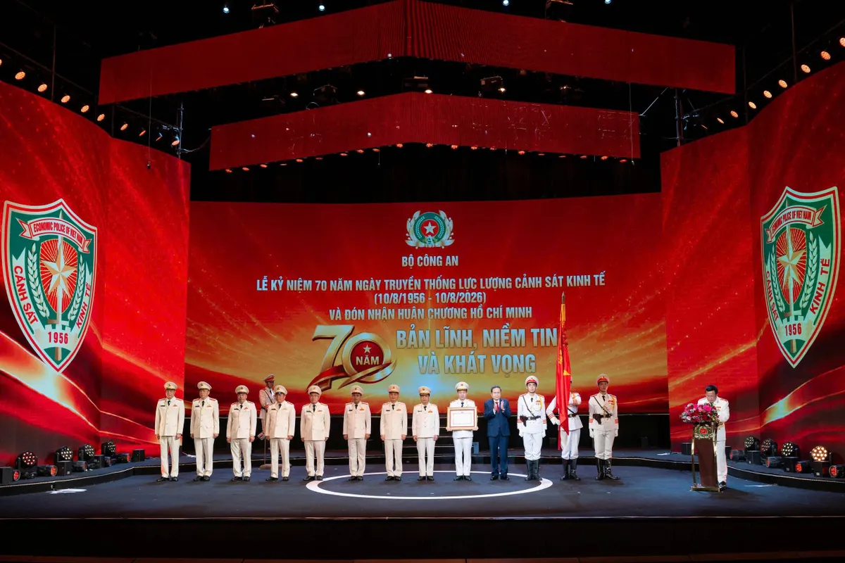 Chủ tịch Quốc hội: Lực lượng Cảnh s&aacute;t kinh tế n&acirc;ng cao năng lực điều tra số, truy vết d&ograve;ng tiền - Ảnh 4.