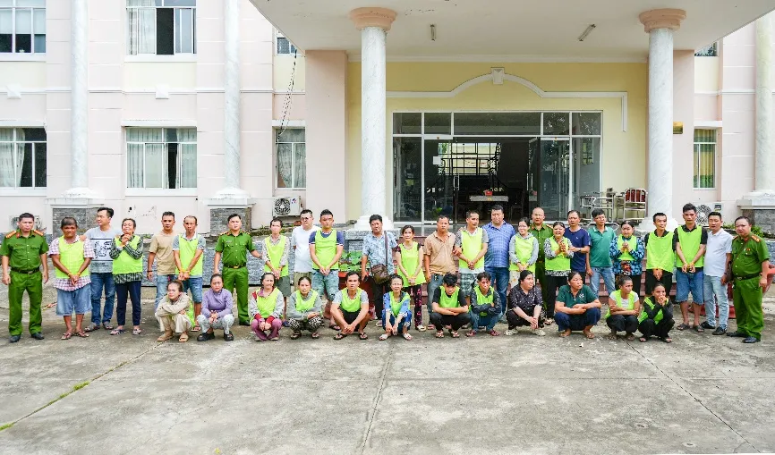Khởi tố 19 đối tượng dàn cảnh cướp giật dây chuyền ở khu Liên Hoa Bảo Tháp - Ảnh 1.