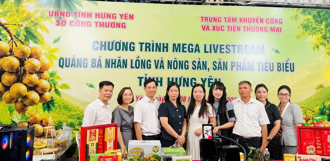 Lãnh đạo Hưng Yên “lên sóng” livestream, chốt gần 500 đơn nhãn lồng - Ảnh 2.