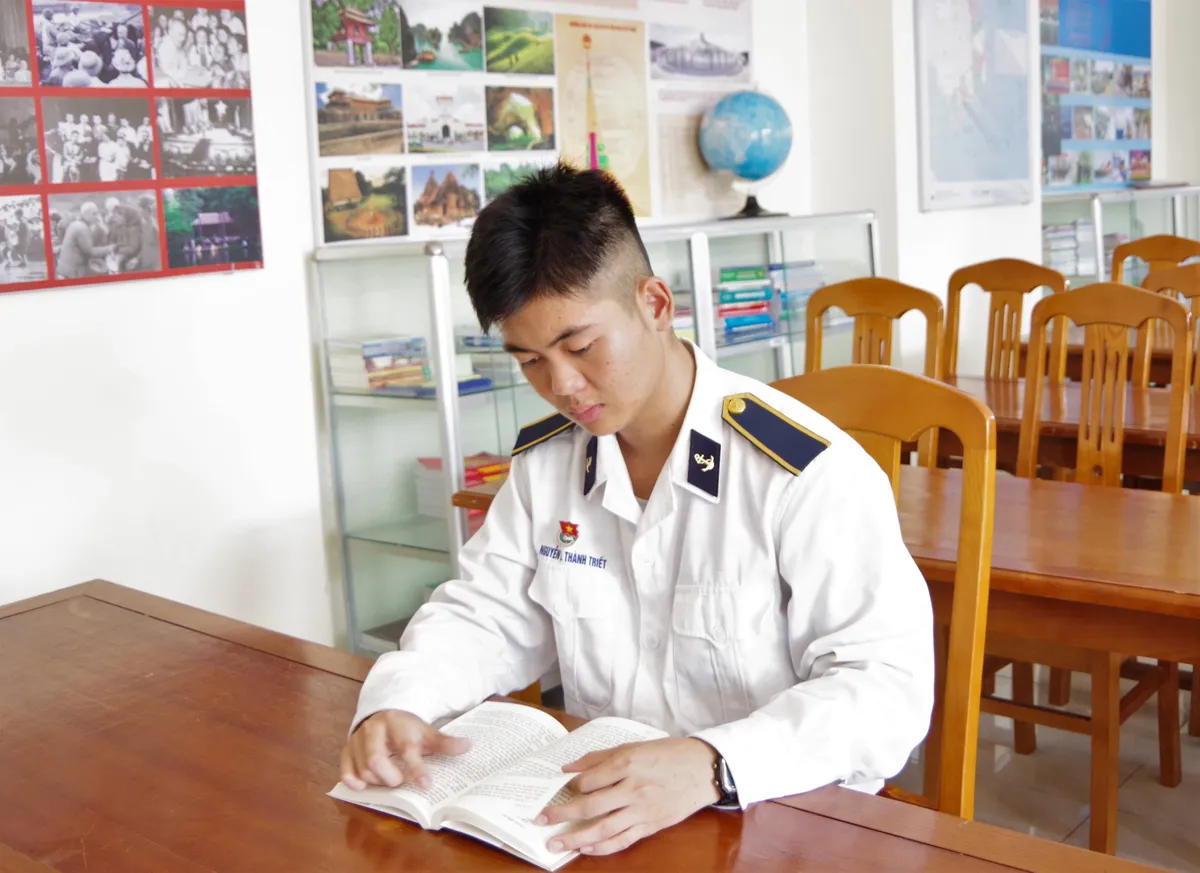 H&agrave;nh tr&igrave;nh vượt kh&oacute; vươn l&ecirc;n của học vi&ecirc;n Học viện Hải qu&acirc;n Nguyễn L&ecirc; Th&agrave;nh Triết - Ảnh 1.