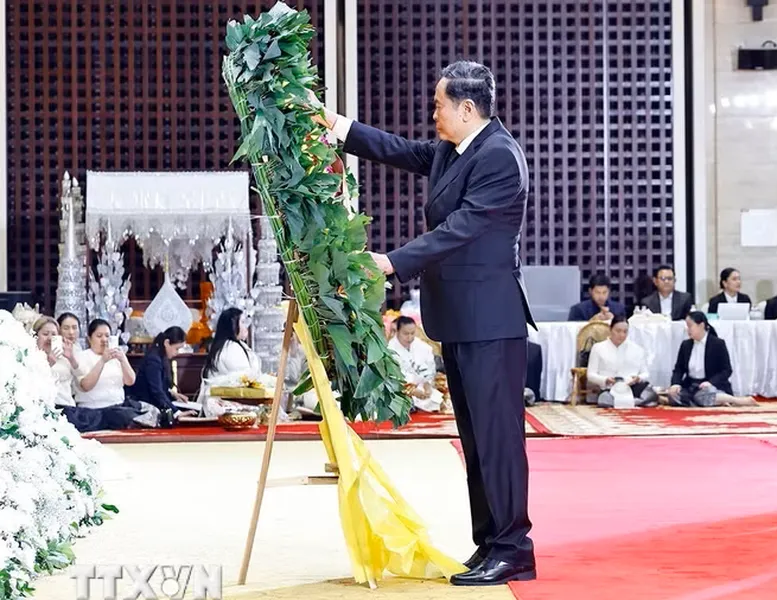 Chủ tịch Quốc hội Trần Thanh Mẫn viếng Chủ tịch Quốc hội Lào Saysomphone Phomvihane - Ảnh 1.