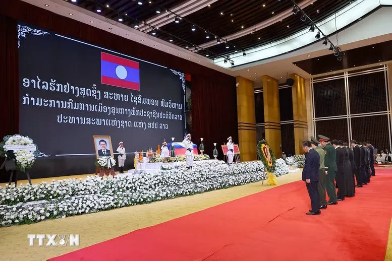 Chủ tịch Quốc hội Trần Thanh Mẫn viếng Chủ tịch Quốc hội Lào Saysomphone Phomvihane - Ảnh 2.