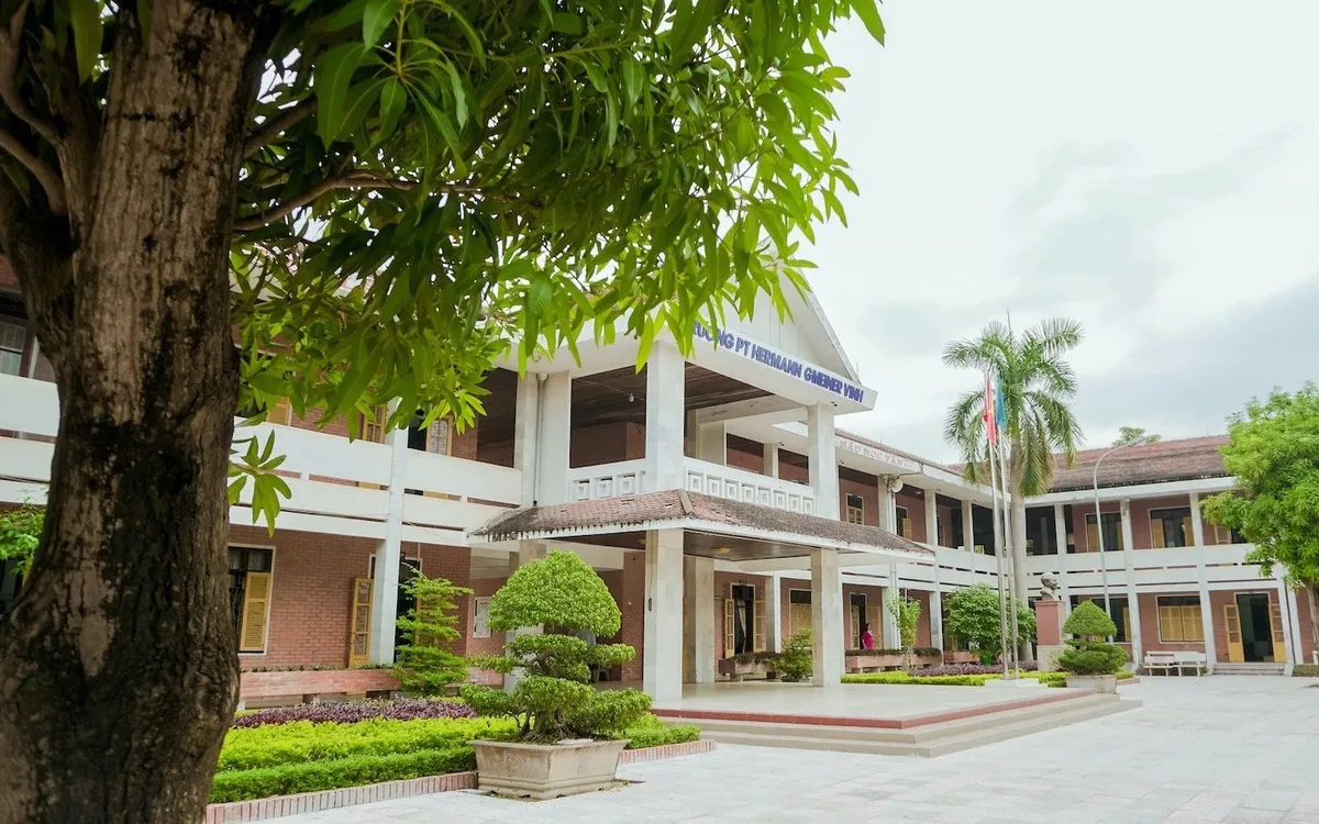 Trường Phổ thông Trần Quốc Hoàn được thành lập trên cơ sở tiếp nhận nguyên trạng Trường Phổ thông Hermann Gmeiner Vinh. Ảnh: NQ