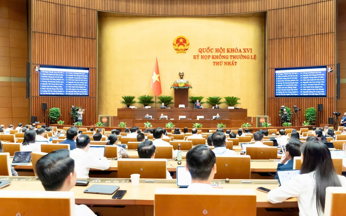 Quang cảnh phiên họp chiều 09/8 tại Hội trường. Ảnh: Hoàng Hiếu