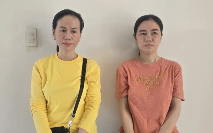Cơ quan Cảnh sát điều tra Công an TP Đà Nẵng tống đạt quyết định với 2 đối tượng. Ảnh: Công an TP Đà Nẵng