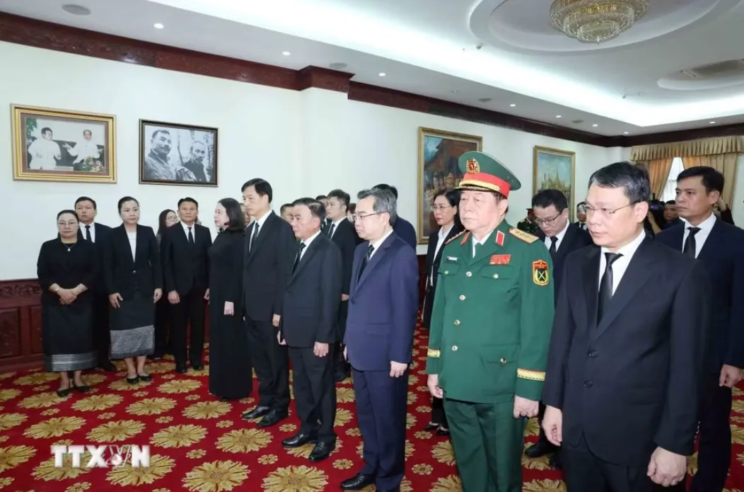 Lãnh đạo Đảng, Nhà nước viếng đồng chí Saysomphone Phomvihane, Ủy viên Bộ Chính trị, Chủ tịch Quốc hội Lào - Ảnh 2.