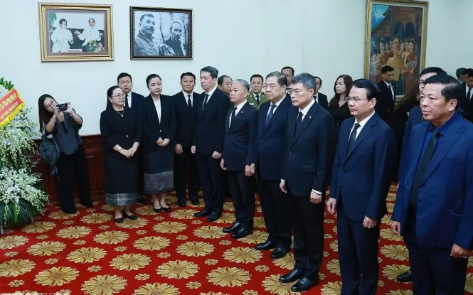 Lãnh đạo Đảng, Nhà nước viếng đồng chí Saysomphone Phomvihane, Ủy viên Bộ Chính trị, Chủ tịch Quốc hội Lào - Ảnh 3.
