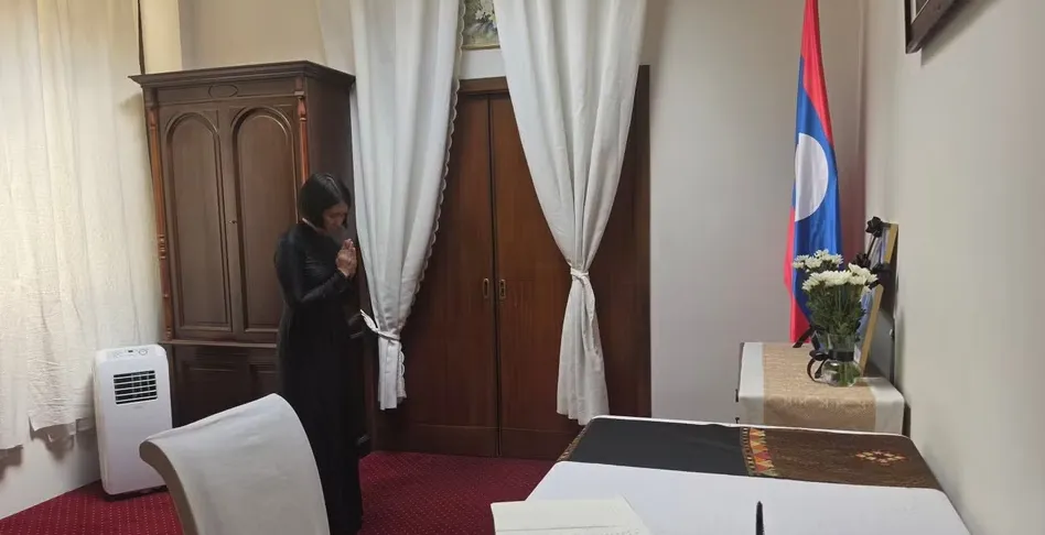 Cộng đồng người Việt Nam tại nhiều nước viếng Chủ tịch Quốc hội L&agrave;o - Ảnh 3.