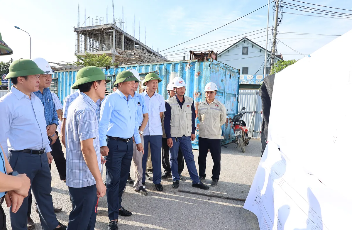 Nghệ An quyết liệt tháo gỡ vướng mắc, đôn đốc tiến độ thực hiện dự án đầu tư xây dựng đường bộ cao tốc Vinh – Thanh Thủy - Ảnh 3.