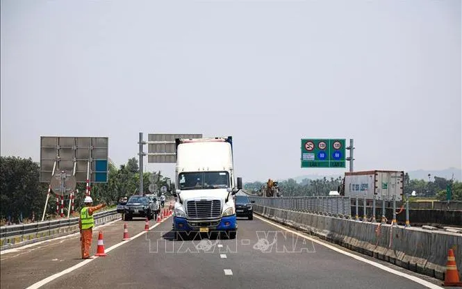 Cao tốc Quảng Ngãi - Hoài Nhơn chính thức thông xe. Ảnh: TTXVN