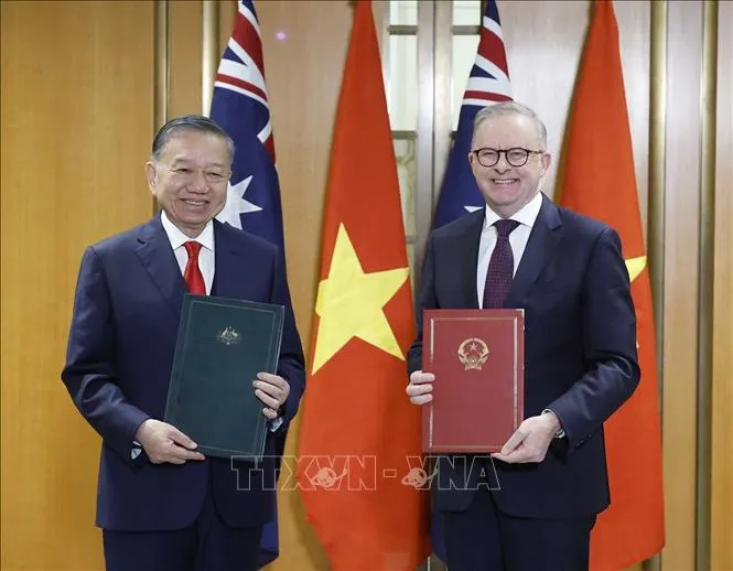 Tổng Bí thư, Chủ tịch nước Tô Lâm chứng kiến trao văn kiện hợp tác giữa Việt Nam - Australia- Ảnh 1.