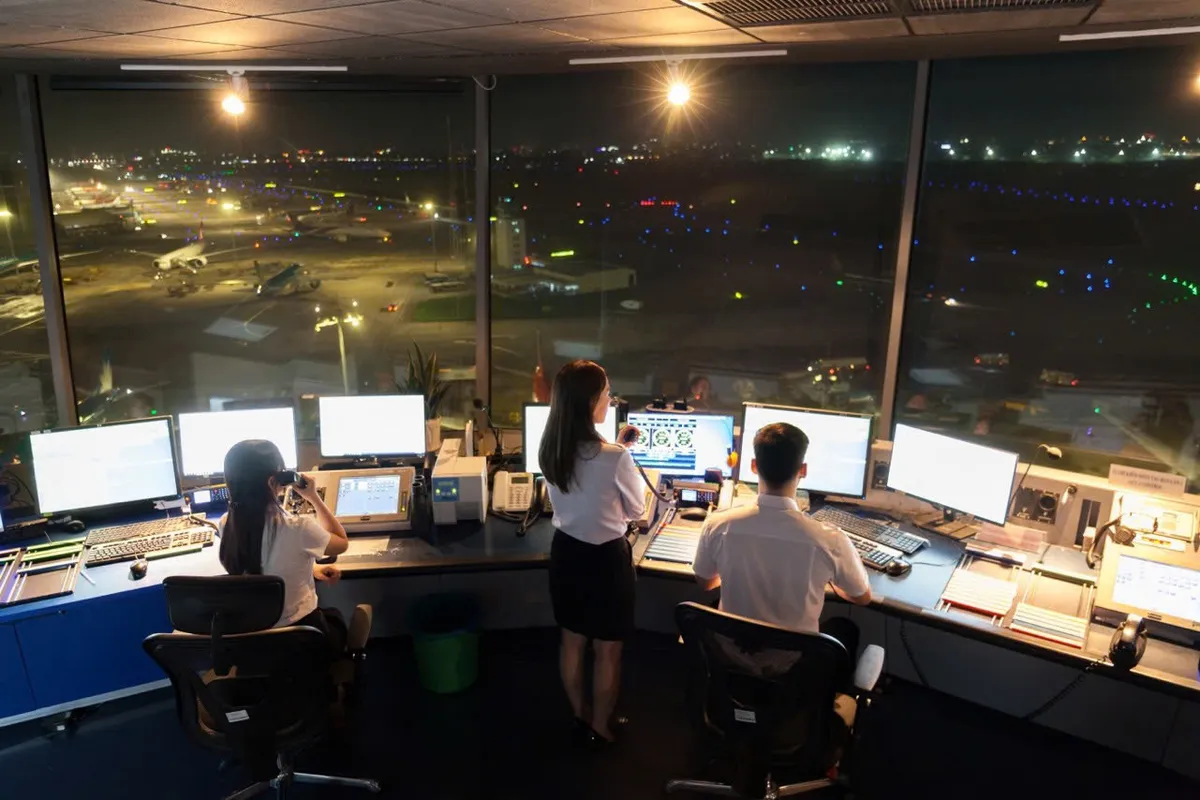UAV uy hiếp an toàn bay tại Tân Sơn Nhất: báo động đỏ về lỗ hổng công nghệ và pháp lý - Ảnh 1.