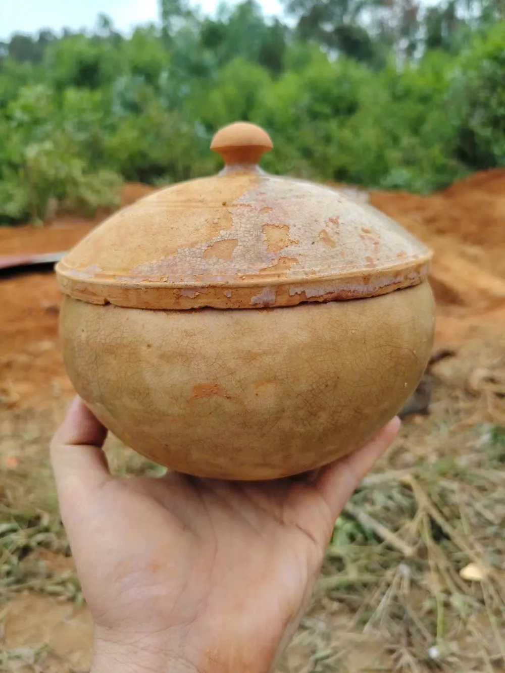 Nghệ An: Khai quật mộ gạch cổ ph&aacute;t lộ nhiều hiện vật - Ảnh 2.